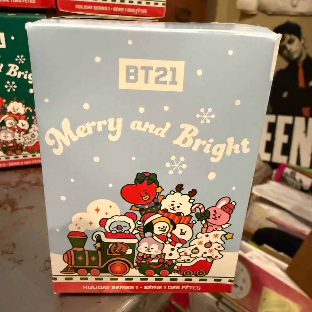 BT21 Holiday Series Collectible Figures - Picture 3 of 6